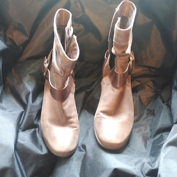 COPY - Women's Booties - Picture 5 of 5